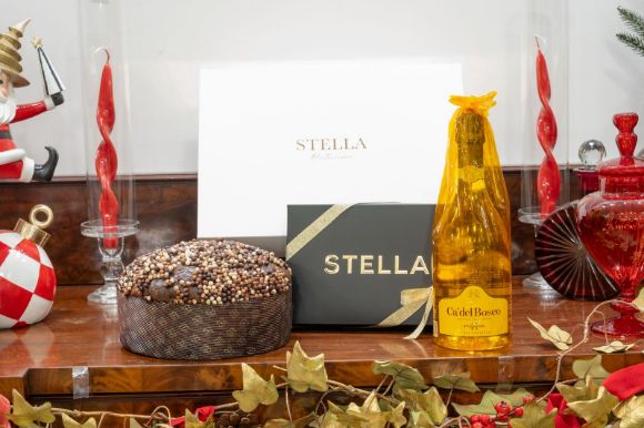 Immagine di Box Regalo – Panettone Rum e Cioccolato, Ca' del Bosco Prestige & Mostaccioli Classici